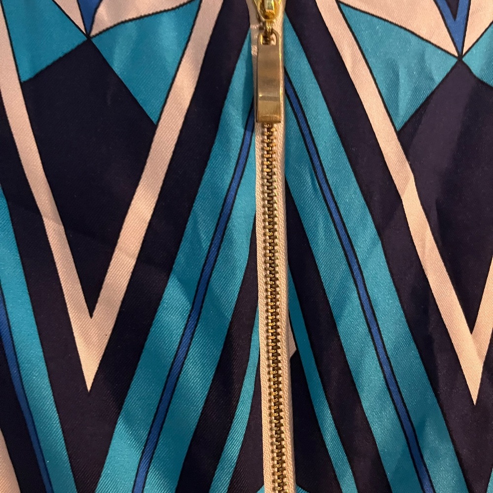 Julie Brown N Y C 100% Silk Blouse Gently Used Condition. Gold zipper up back. - Picture 4 of 7